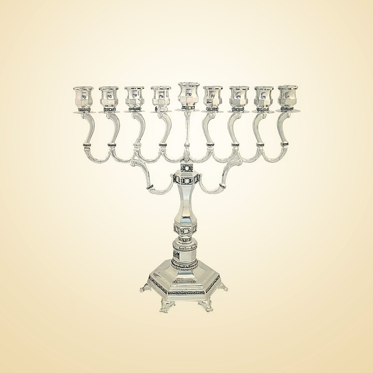חנוכייה ״יהלום״ בציפוי כסף, 36×35 ס״מ, חגי ישראל