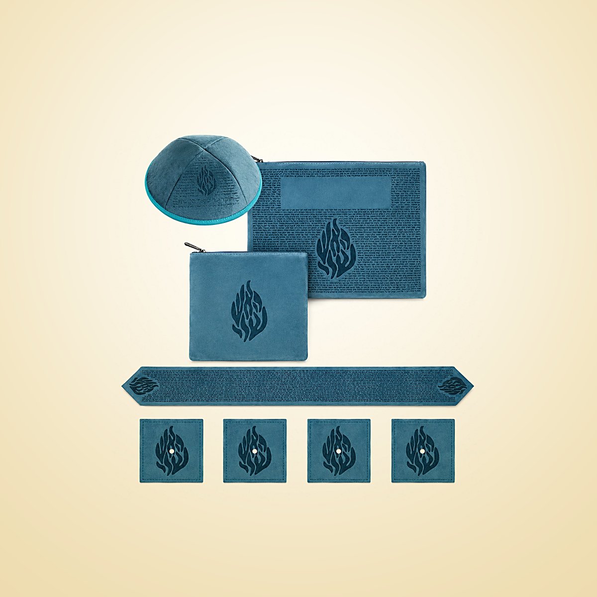 סט תיקים לטלית ולתפילין עם כיפה ועטרה, קטיפה בעיטור האש שלי, תכלת, 36×29 ס״מ, טלית ותפילין, בית רבינו
